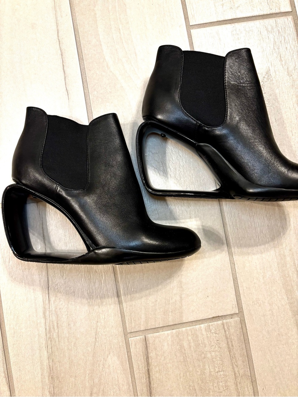 United Nude Black Sculptural Heel Chelsea Ankle Boots